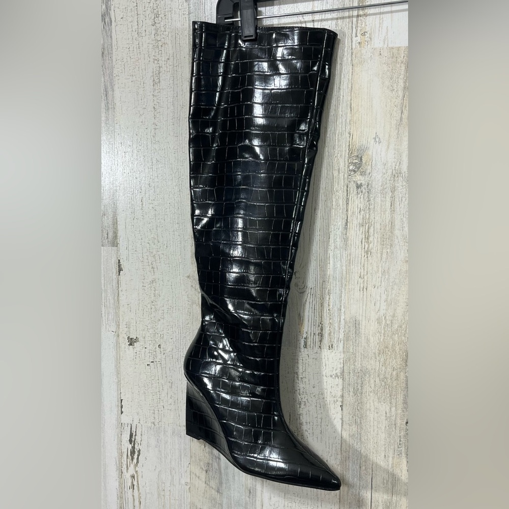 Miss Lola Knee-High Black Boots Faux Animal Skin Texture Zip Up Size 5.5 - Picture 4 of 16